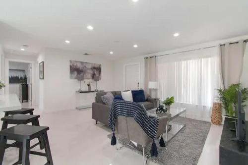 Dania Beach Beauty 3BR with Hot Tub in Fort Lauderdale, USA