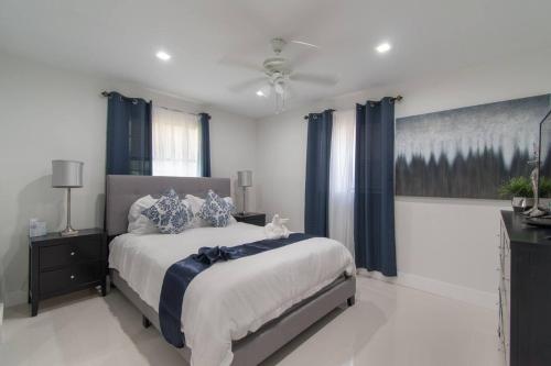 Dania Beach Beauty 3BR with Hot Tub in Fort Lauderdale, USA