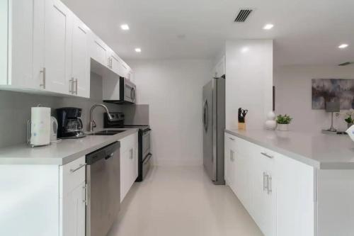 Dania Beach Beauty 3BR with Hot Tub in Fort Lauderdale, USA