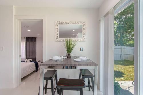 Dania Beach Beauty 3BR with Hot Tub in Fort Lauderdale, USA