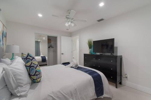 Dania Beach Beauty 3BR with Hot Tub in Fort Lauderdale, USA