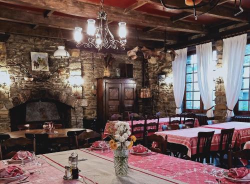 Bankett-terem, Hostellerie des voyageurs in Cassagnes-Begonhes