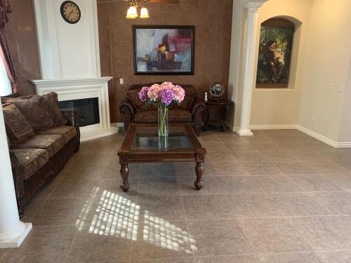 LuxHome Suites in Mansion in Riverside, USA