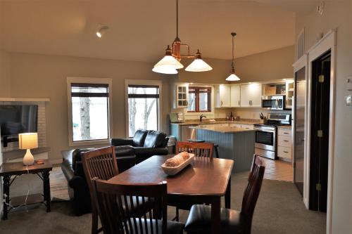 Facilities, Lakefront Gull Lake 2BR Condo Boat Rentals Available Bay Colony 773 in Nisswa (MN)
