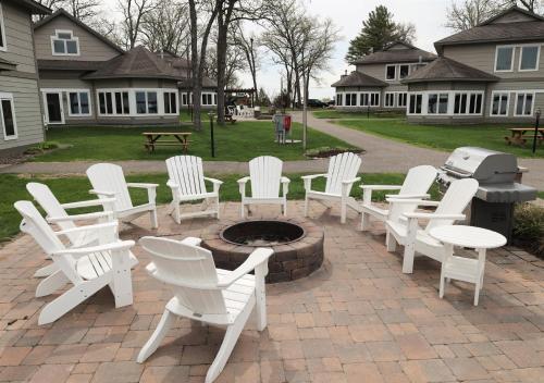 Facilities, Lakefront Gull Lake 2BR Condo Boat Rentals Available Bay Colony 773 in Nisswa (MN)