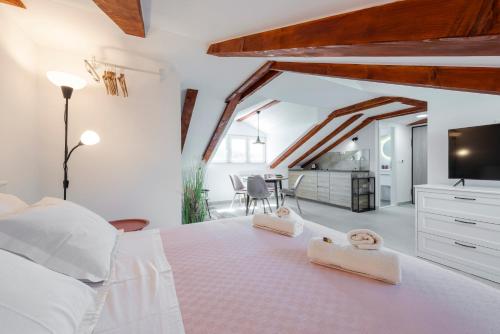 Villa Gold Residence 4 5