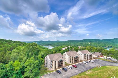 Cozy Branson Getaway Less Than 1 Mi to Silver Dollar City! in Branson, USA