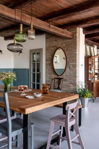 Berky Kuria - Stylish cottage in the Hills of Tolna for 16people in Tamási