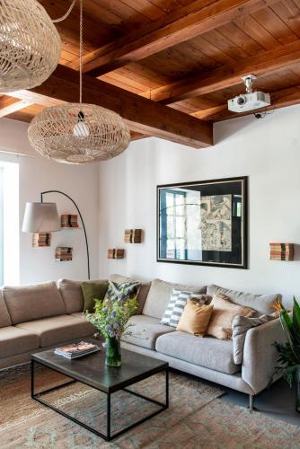 Berky Kuria - Stylish cottage in the Hills of Tolna for 16people in Tamási