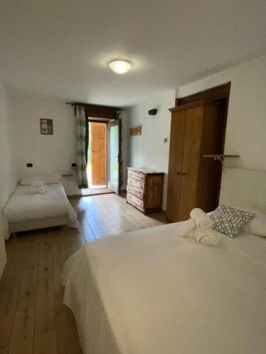 a bedroom with a bed and a desk, Rifugio Baita Belvedere in Ayas