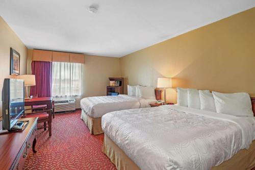 Queen Room with Two Queen Beds - Non-Smoking
