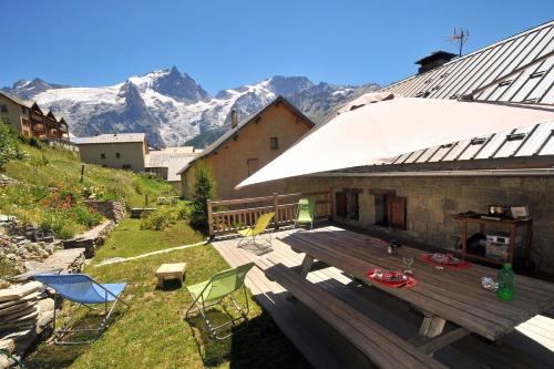 L'Emparis - Magnifique maison dans le village du Chazelet gîte à louer La Grave