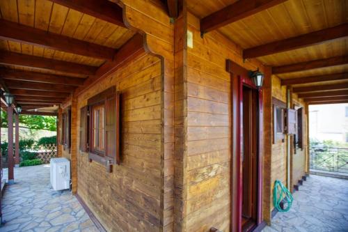 WOODEN HOUSE IN IOANNINA