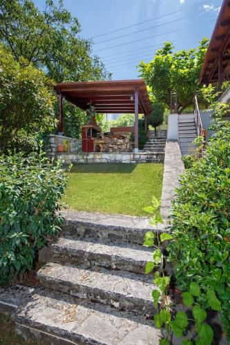 WOODEN HOUSE IN IOANNINA