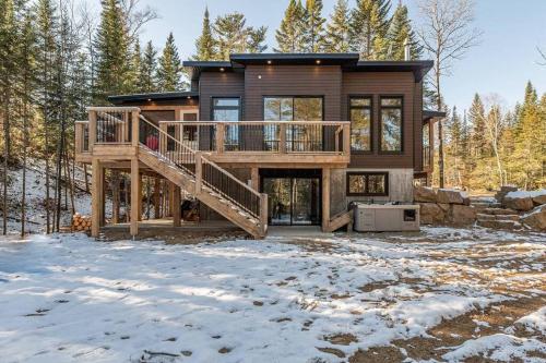 Le Grand Duc- SPA- Kayaks- bord Rivière Noire- VTT- Motoneige- Randonnée (Le Grand Duc- SPA- Kayaks- bord Riviere Noire- VTT- Motoneige- Randonnee) in St Zenon (QC)