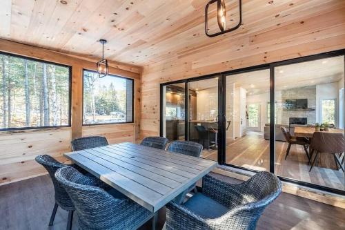 Le Grand Duc- SPA- Kayaks- bord Rivière Noire- VTT- Motoneige- Randonnée (Le Grand Duc- SPA- Kayaks- bord Riviere Noire- VTT- Motoneige- Randonnee) in St Zenon (QC)