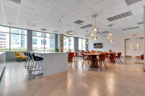 Modern 2/2 with Beautiful Ocean and Brickell Views in Miami, USA