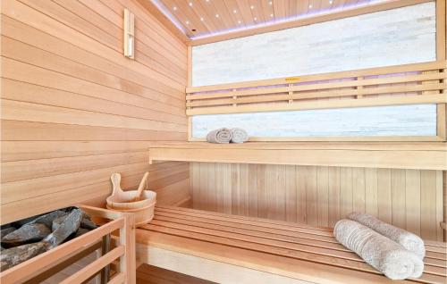 virtuve, Amazing Home In Nova Diklenica With Sauna in Leticani