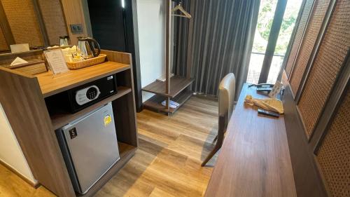 room detail thumbnail 1