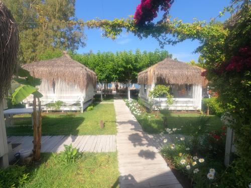 Mavi Yengec Bungalows and Hotel