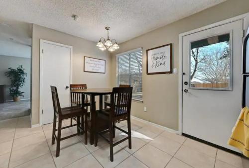 Pet Friendly Modern 3BR 25BA Nearby Park &Trail - Smoke