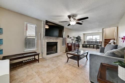 Pet Friendly Modern 3BR 25BA Nearby Park &Trail - Smoke