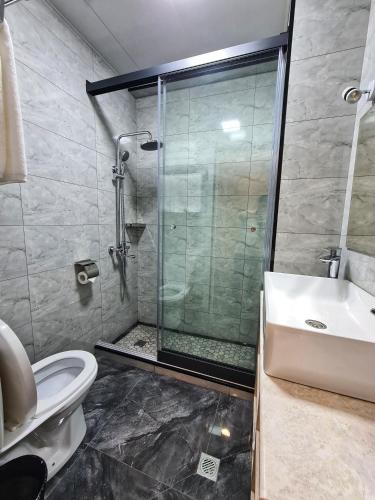 Sharaf Hotel – Toshkent, NY