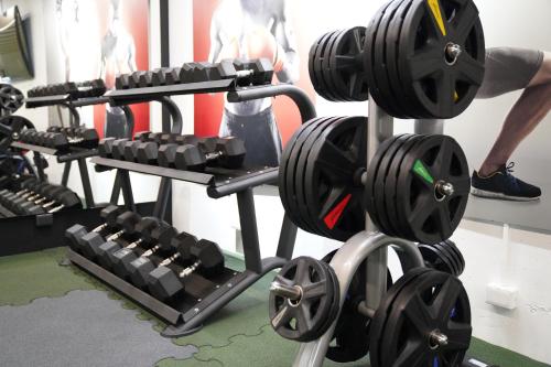 Free parking, Gym & Security, Air conditioner, kitchen & washing machine, children's playground, 4K OLED TV & HighSpeed WiFi, Skyline view balcony in CENTRAL location