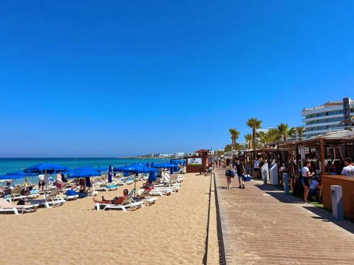 Luxury 2-floor Villa with Private Swimming Pool Luxury 2-floor Villa with Private Swimming Pool