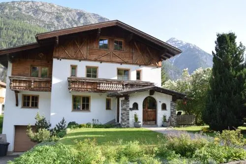 Försterhaus in Holzgau, Österreich