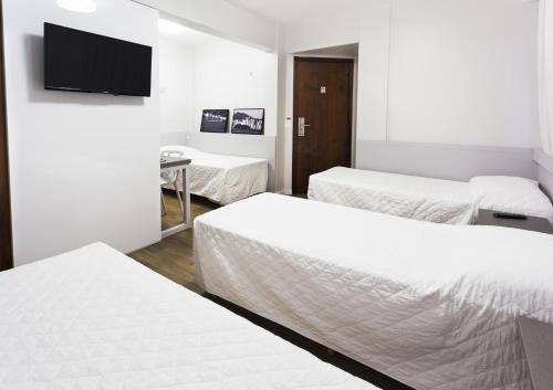 Standard Triple Room image 5