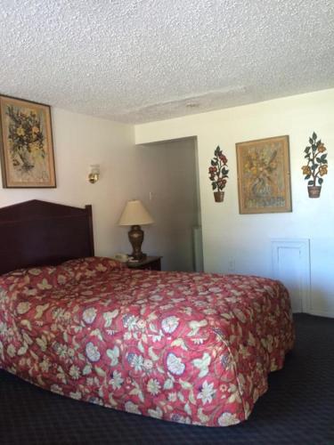 Sunset Manor Motel