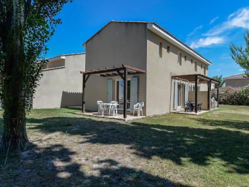 2 bedrooms, 4 beds