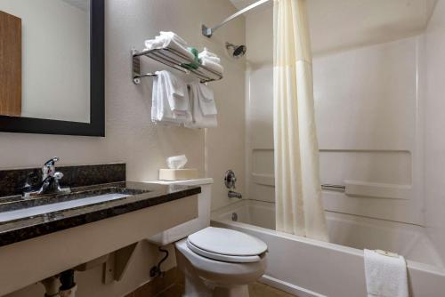 Quality Inn & Suites Warren in Warren, USA