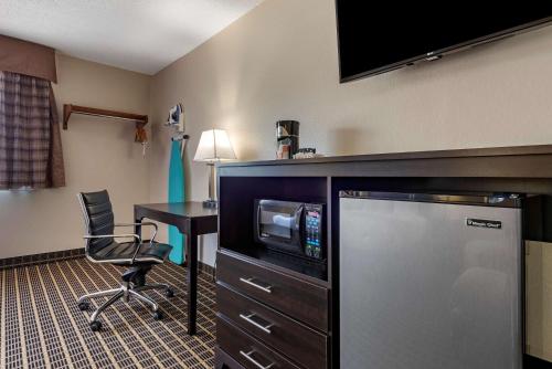 Quality Inn & Suites Warren - image 14