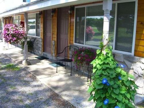 Savannah House Wine Country Inn & Cottages - 출입구