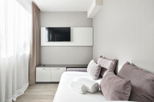 Upper Diagonal - image 3