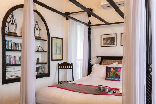 Ananda Villa by StayVista - A serene escape with Mountain-view, Heritage interiors, Swimming pool & Lush lawn