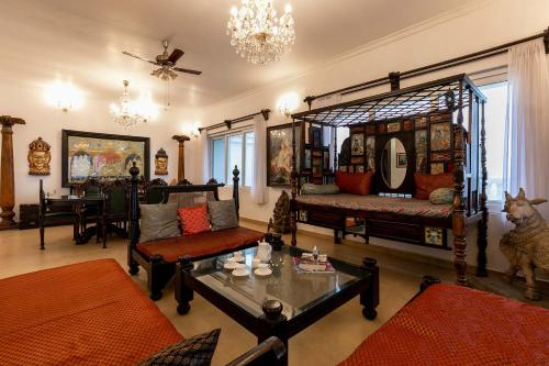 Ananda Villa by StayVista - A serene escape with Mountain-view, Heritage interiors, Swimming pool & Lush lawn