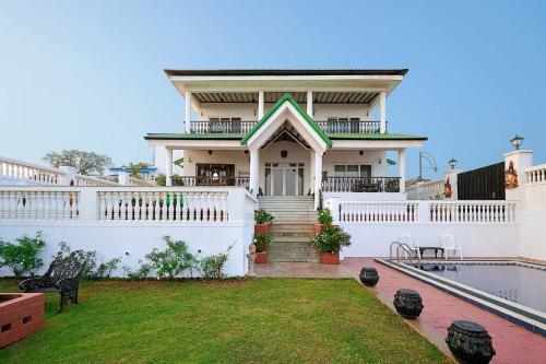 Ananda Villa by StayVista - A serene escape with Mountain-view, Heritage interiors, Swimming pool & Lush lawn