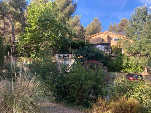 Villa de charme avec piscine et jacuzzi dans cadre exceptionnel proche Marseille - Location saisonnière - Les Pennes-Mirabeau