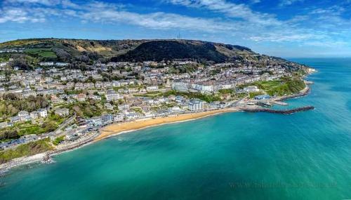 Beautiful Barn Conversion, 3 Bed, hot tub, sauna, gym, enclosed garden in Havenstreet