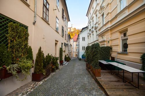Retro Tour As Ljubljana central apartment Behind University - step away from Ljubljanica river, Lublaň (fotografie 8)