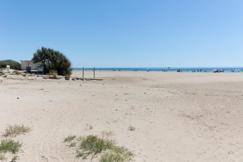 Gruissanne - Maison avec piscine à 150m de la plage - image 2