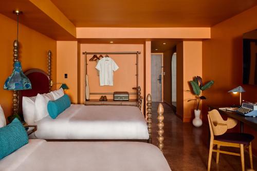 2 king beds
