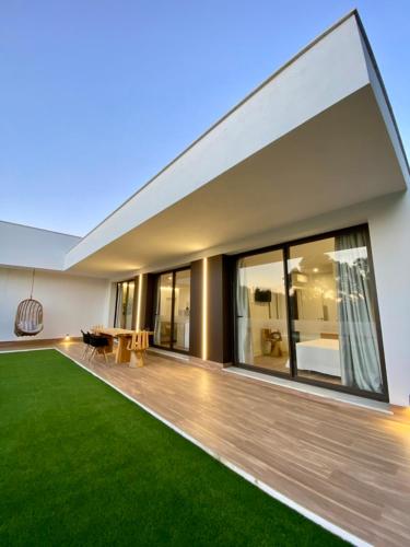 3 bedrooms, 4 beds