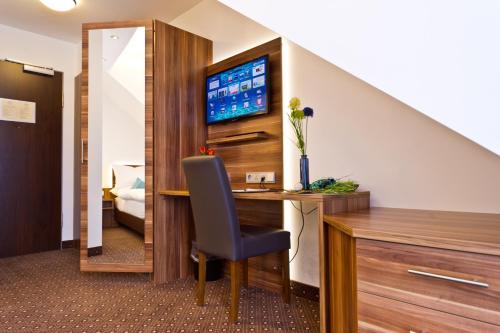 Wohlfuhl-Hotel Neu Heidelberg Wohlfühl-Hotel Neu Heidelberg is conveniently located in the popular Eppelheim area. Featuring a complete list of amenities, guests will find their stay at the property a comfortable one. Facilities