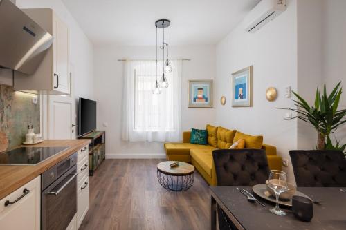 Luxury apartment Toni with patio in the heart of Split, Сплит
