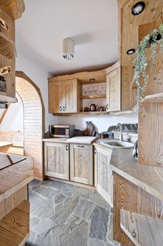 Konyha, Apartament Grota Lux, Odkryj-Zakopane in Kiry