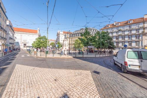 Happy @ Chiado - Tap to explore photos
